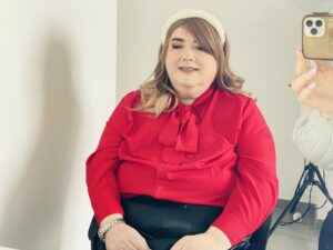 Carole en séance de maquillage et féminisation