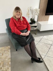 Carole en séance de maquillage et féminisation