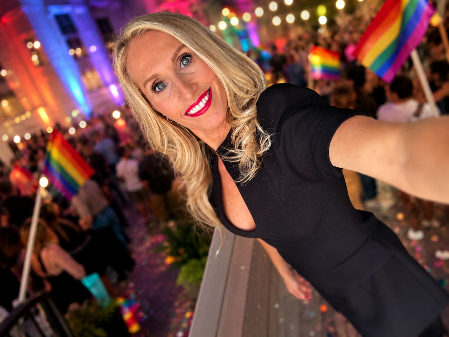 Jennifer Perseverante à la pride pour marquer son adhésion à la cause LGBTQIA+
